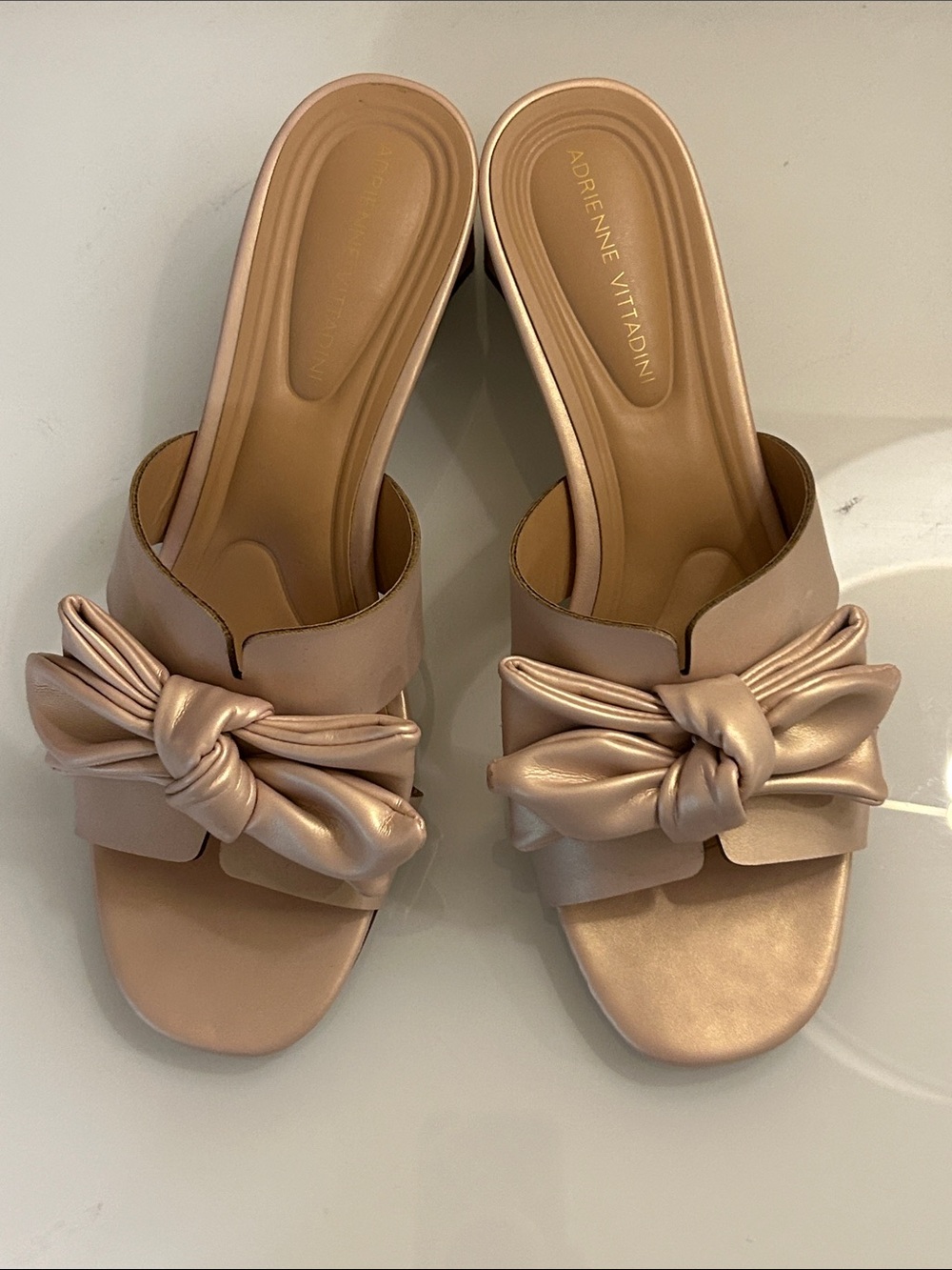 NWOB - Adrienne Vittadini Women’s Bow Block Heel Sandals - Rose Gold - Sz 9